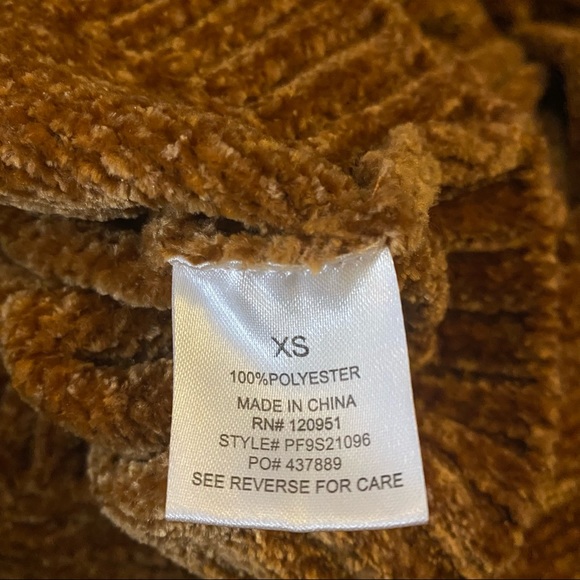 PINK ROSE Gold X-Small Turtleneck Cropped Sweater - Picture 8 of 9